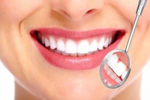 הלבנת שיניים- שמונה מיתוסים שעליכם להכיר מקרוב.